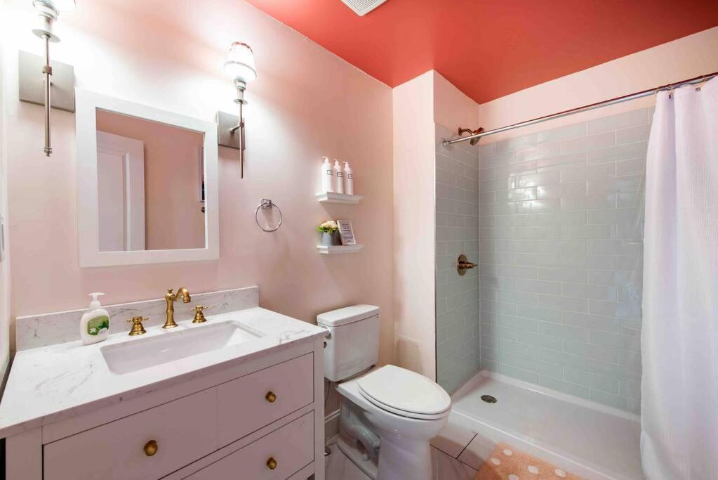 Blush And Bashful Germantown Two Bedroom Apartment Louisville Esterno foto