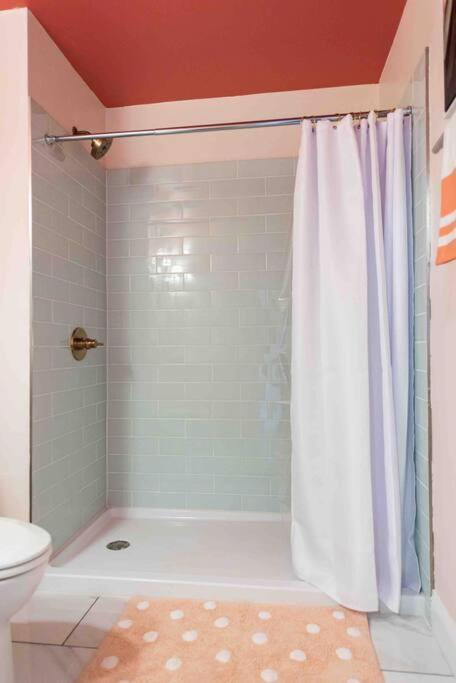Blush And Bashful Germantown Two Bedroom Apartment Louisville Esterno foto