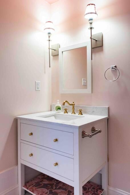Blush And Bashful Germantown Two Bedroom Apartment Louisville Esterno foto